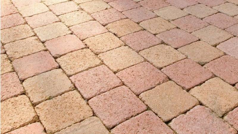 Pose de pavés autobloquants sur la Teste de Buch